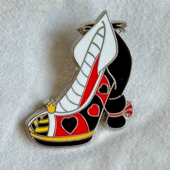 Disney Queen of Hearts Alice in Wonderland Shoe Trading Pin - Picture 3 of 7
